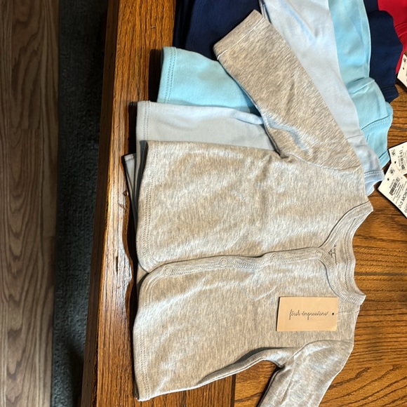 Newborn baby boys 5 piece layette  New With Tags - Picture 2 of 3